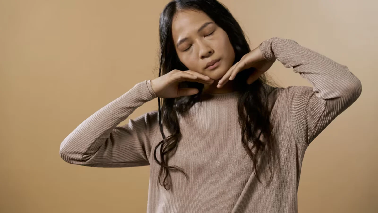 What Hashimoto's Actually Is and Why It Is a Decade-Long Slow Fade - early signs of hashimotos in women