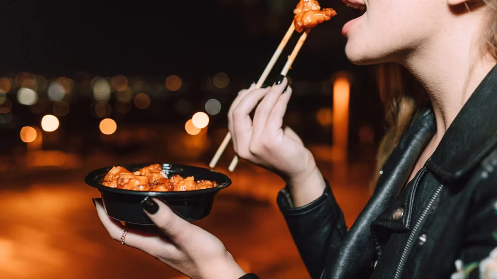 Late-Night Cravings That Override Reason - signs of leptin resistance in women