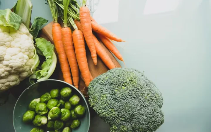 Foods That Help With Hormonal Bloating: 12 That Work
