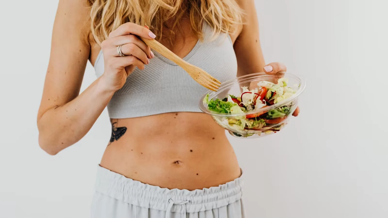 Foods That Help With Hormonal Bloating: 12 That Work
