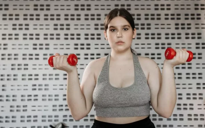 How Many Sets and Reps for Women to Lose Weight at the Gym