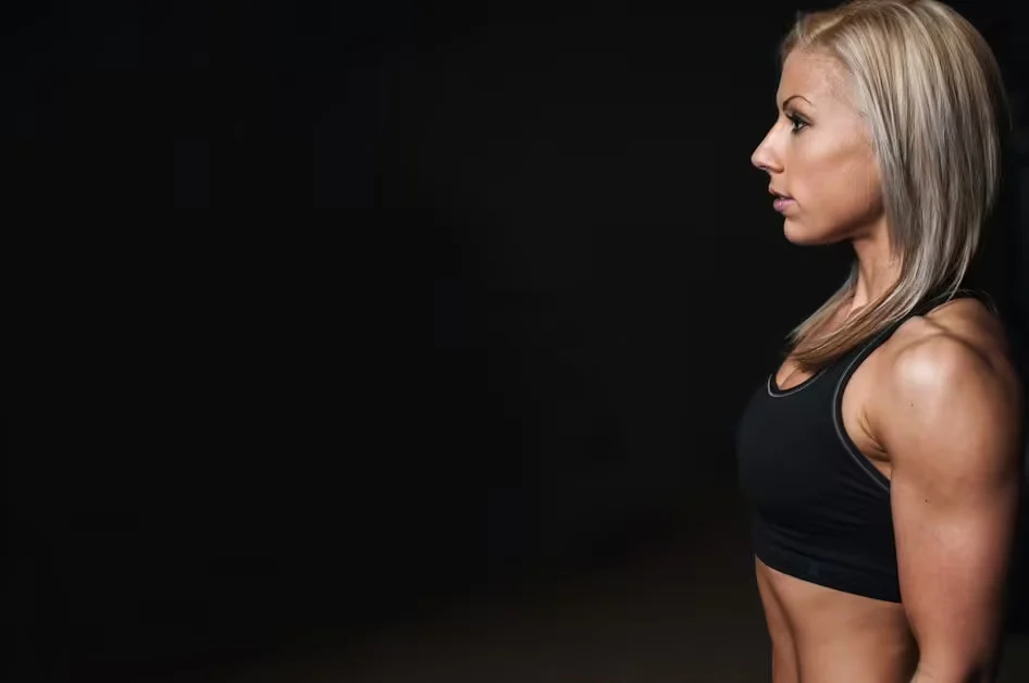 The Female Hormonal Advantage in Muscle Building - how to build muscle as a woman naturally