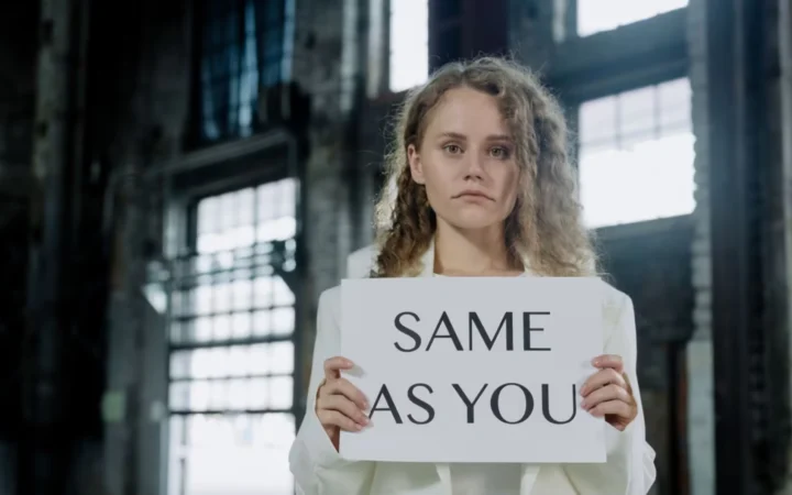 Signs of Imposter Syndrome in Women: 8 Patterns You Might Not Recognize