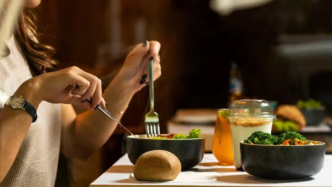 Your Body Handles the Same Meal Differently at 3 a.m. - what to eat on night shift