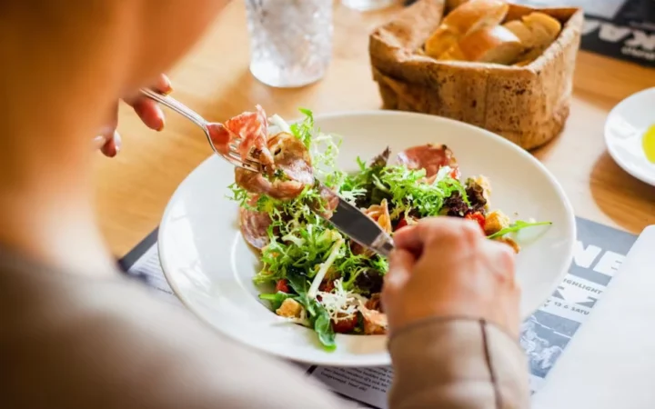What to Eat During Endometriosis Flare-Ups: A Diet Guide